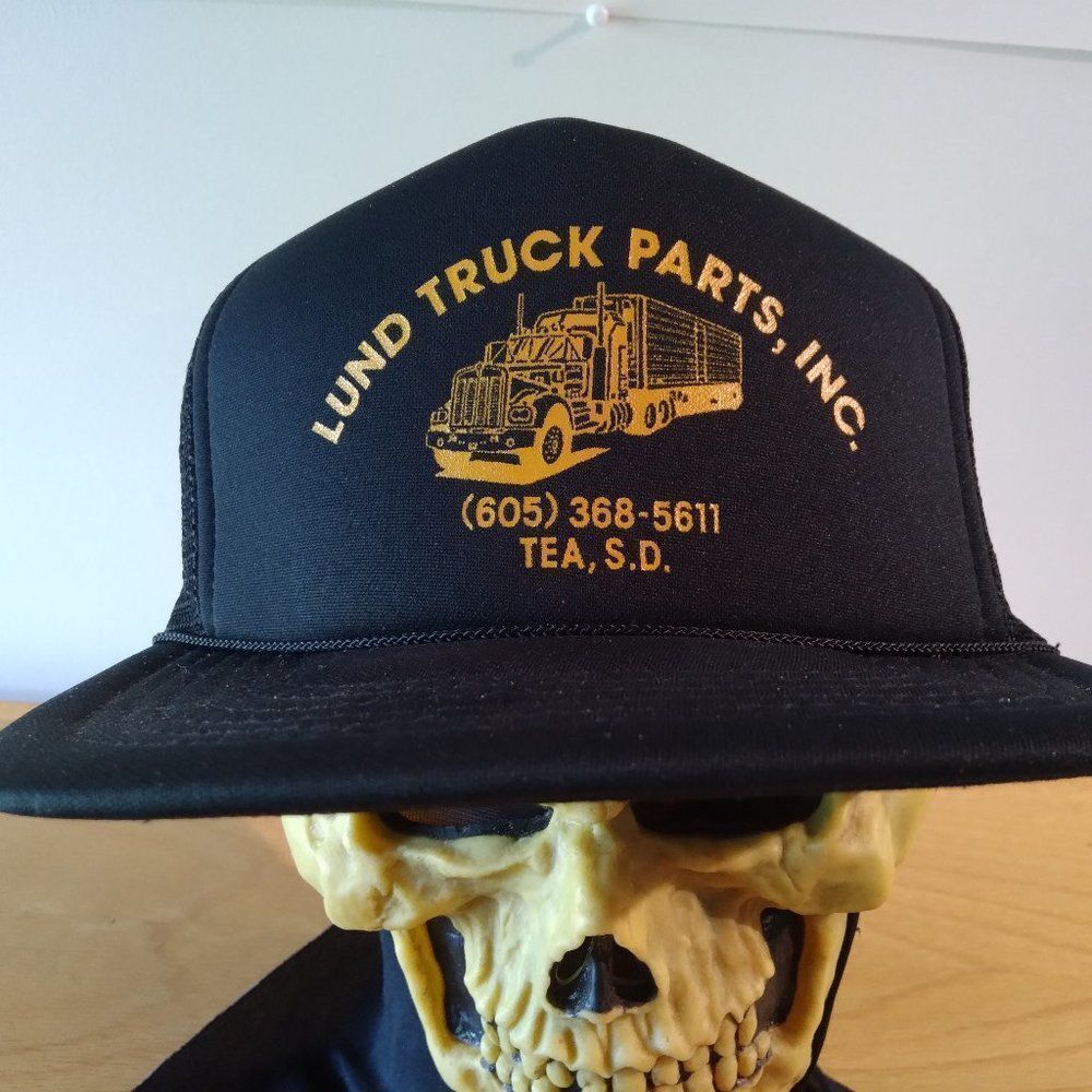 Deadstock Vintage Lund Truck Parts Inc. Snap Back Trucker Hat